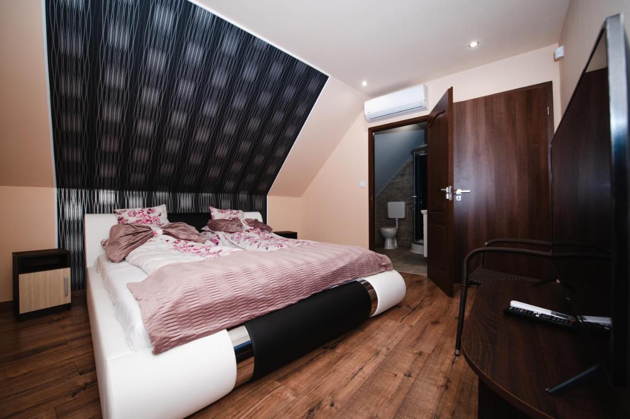 Apartament Videki Vendeghaz A Buekkben, Pezsgofuerdovel. Királd Zewnętrze zdjęcie