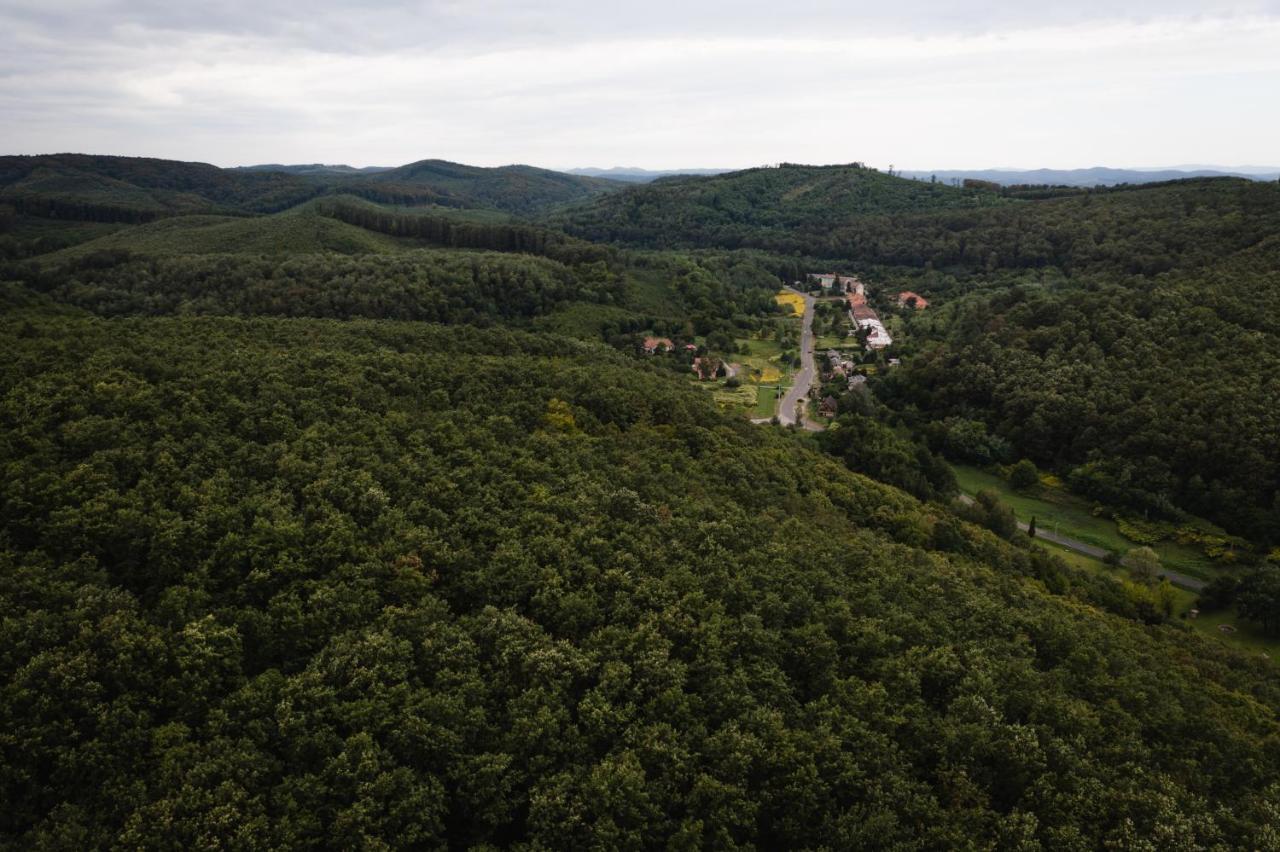 Apartament Videki Vendeghaz A Buekkben, Pezsgofuerdovel. Királd Zewnętrze zdjęcie